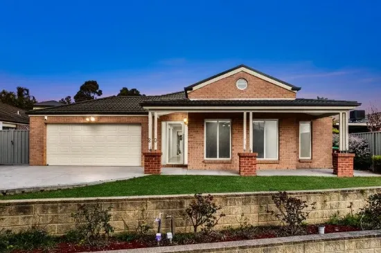 Exceptional Family Living on 747sqm in Hunt Club Estate, Cranbourne East
