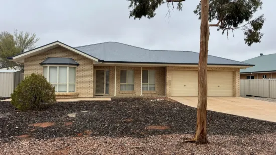 Spacious Family Living in the Heart of Roxby Downs