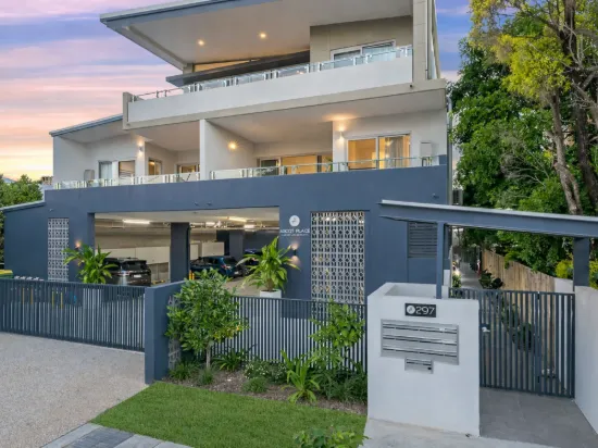 Stylish 100m2 Apartment in Boutique Complex