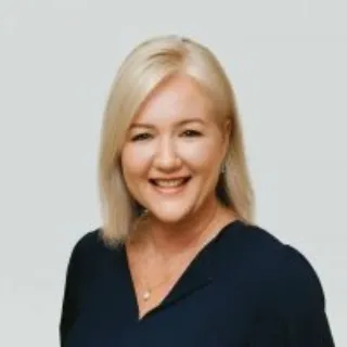 Lisa Dixon - Real Estate Agent