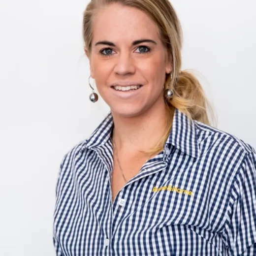 Naomi Perrett - Real Estate Agent at Raine & Horne - Kingaroy