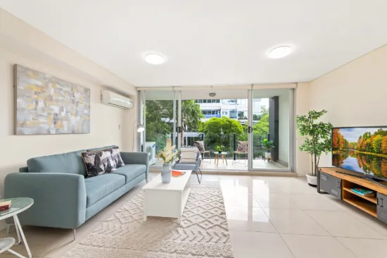 Modern spacious apartment in convenient location only 200m from Westfield Hornsby