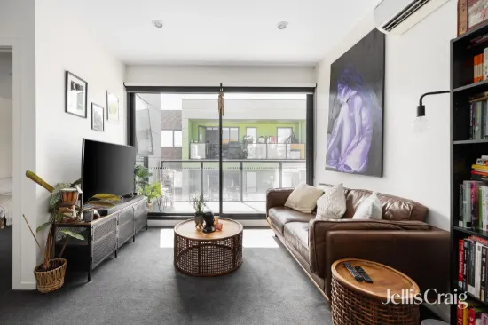 Chic Living in Town Centre
