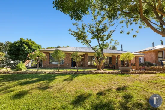 IMPRESSIVE FAMILY RESIDENCE WITH EXPANSIVE LIVING & ENTERTAINING