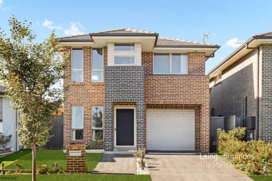 North West Facing Family Home Minutes to Riverstone Station!