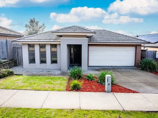 THIS FLEXIBLE FOUR-BEDDER IS SURE TO CATCH YOUR EYE