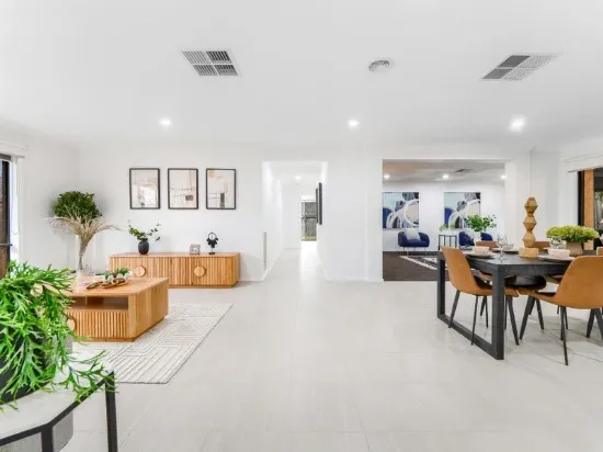 SPACIOUS FAMILY SANCTUARY IN A TREE-LINED ENCLAVE - 3 LARGE LIVING ZONES!