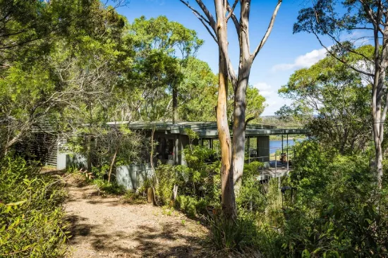TREETOP RIVERFRONT SANCTUARY WITH BREATHTAKING VIEWS & DUAL LIVING OPTION
