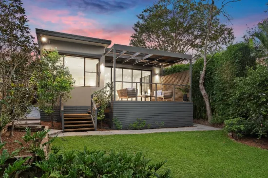 Private modern retreat with majestic bush backdrop