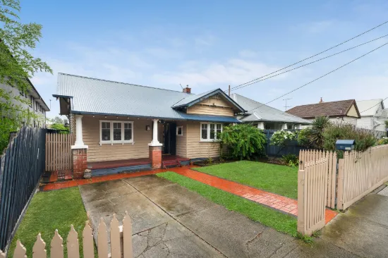 Classic Double-Fronted Charm with Flexible Living