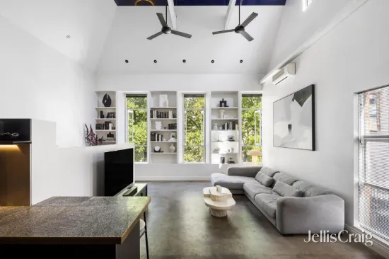 Amazing light & airy warehouse with a courtyard & garage