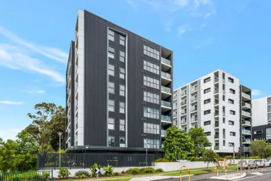 Lovely Unit with Elevated Leafy Views