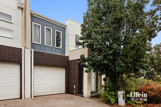 Modern Corner-Block Townhouse in a Highly Sought-After Keysborough Pocket