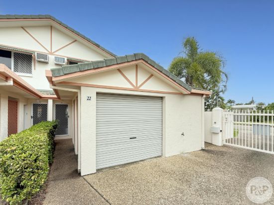 Stylish Townhouse with a Yard and minutes from the CIty!