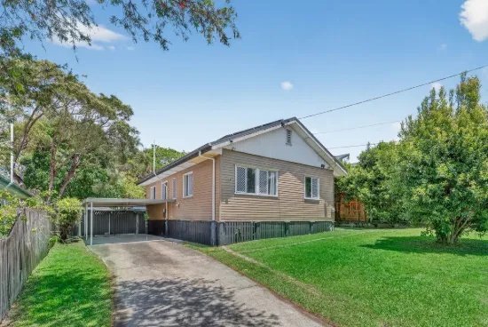 Spacious Postwar on 685sqm - Walk to Train and Schools