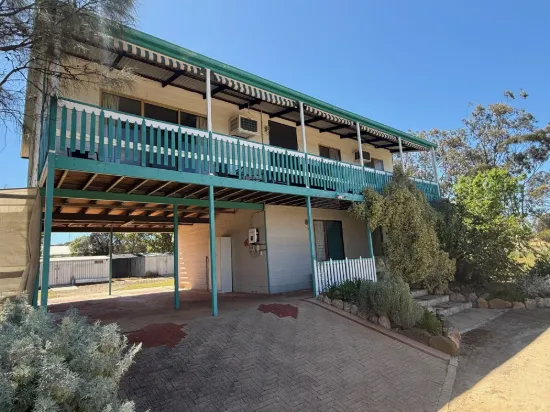 2 Storey neat home on large block