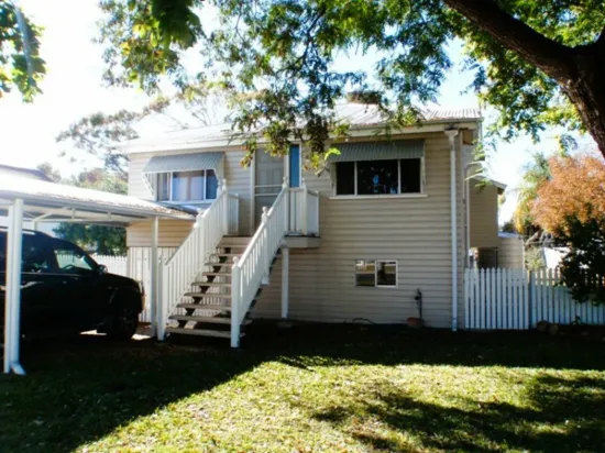 Queenslander Charm with Comfort and Convenience