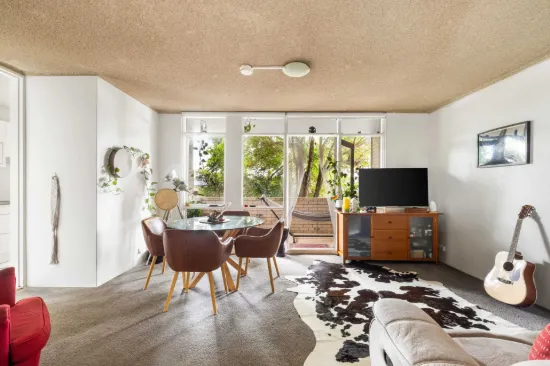Coastal Comfort & Convenience in a Prime Beachside Setting