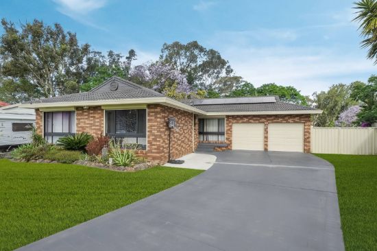 Expansive Family Home on a Huge 1953m2 Block!