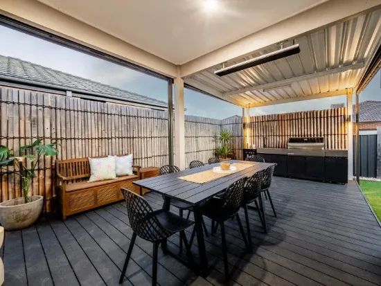PRISTINE FAMILY ENTERTAINER IN A PRIZED LOCALE - EASY WALK TO THE SHOPPING VILLAGE!