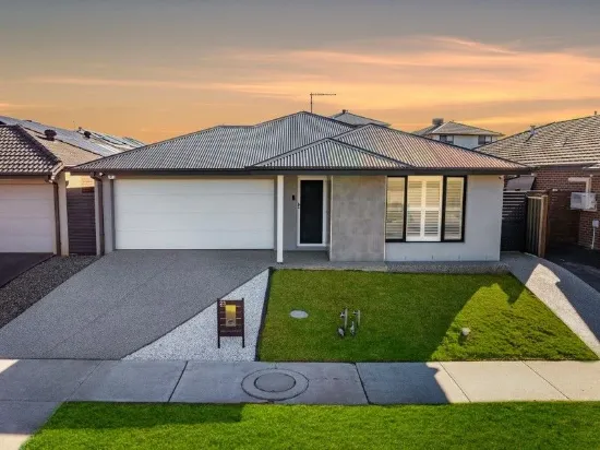 LIFESTYLE LIVING WITH GENEROUS ENTERTAINING & QUALITY FEATURES THROUGHOUT!