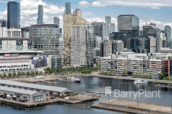 Extravagant Docklands living at Marina Tower (Brand New Feeling) with breathtaking water views to compliment