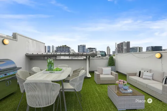 Spacious Two-Level Apartment with Private Rooftop Terrace and Two Car Parks