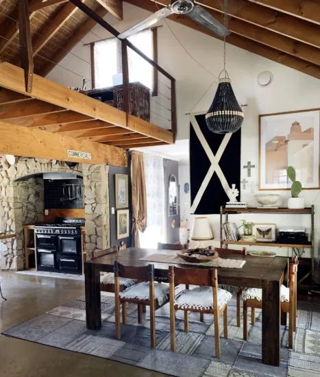 Tranquil on 10+ Acres -  Space, Privacy & Charm