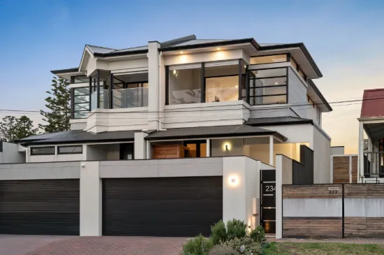 Contemporary Coastal Luxury with Sweeping Ocean Views