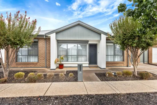 Beautifully Balanced Living On Baxter Street!