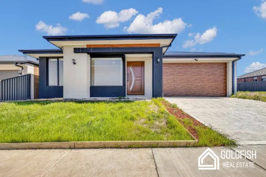 Goldfish Real Estate proudly presents to you 24 Cormorant Grange, Winter Valley - a cozy family home nestled in the heart of Winter Valley. This thoughtfully designed family home with stunning views, situated at a walking distance from Delacombe Shopping Centre could be your perfect family abode!