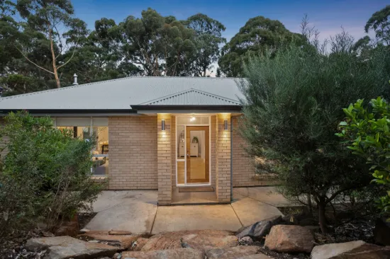 Elegant Family Haven Amidst Lush Gardens in the Prestigious Spring Park Farm Estate