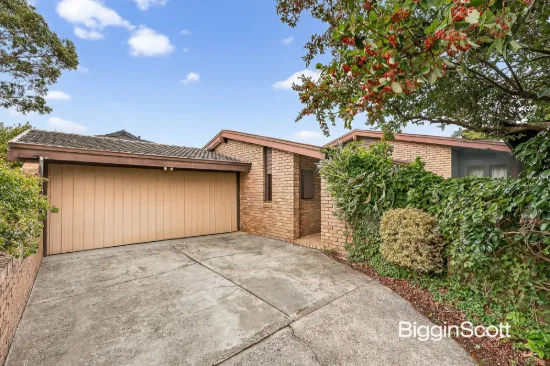 SPACIOUS FAMILY LIVING WITH SCHOOL ZONE POTENTIAL!