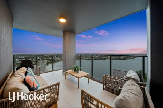 STYLISH SKY-HIGH LUXURY WITH SPECTACULAR RIVER & CITY VIEWS
