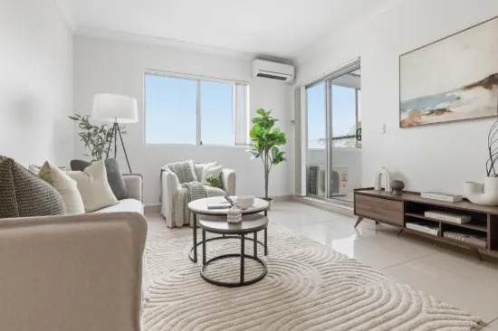 Stylish Corner Apartment with Panoramic City Views