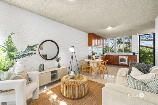 Entry Level Townhouse Style Living in Leafy Parkside Location