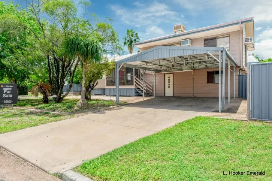 Spacious Family Home with Pool - Ideal Northside Location