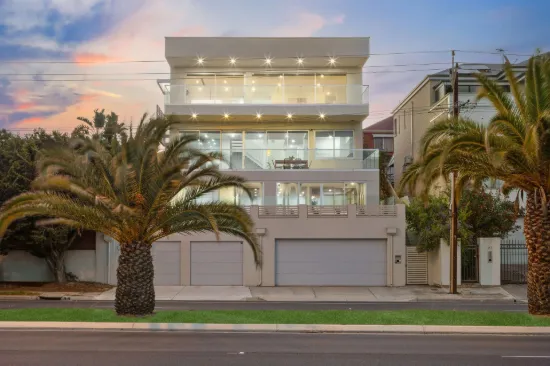 Waterfront Splendour and Exceptional Space for Five-Star Family Living
