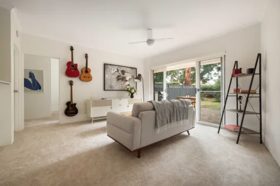 Garden-Level Sanctuary with Landscaped Courtyard in a Premier Kensington Address