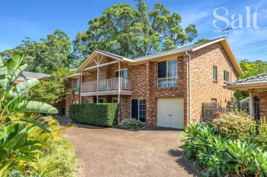 Smartly renovated townhouse, lovely north facing backyard