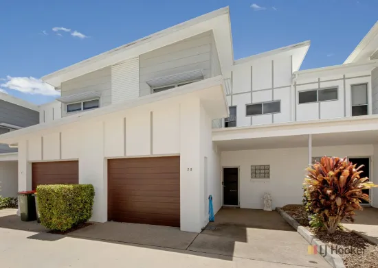 IMMACULATE TOWNHOUSE FOR SALE IN SECURE GATED COMPLEX