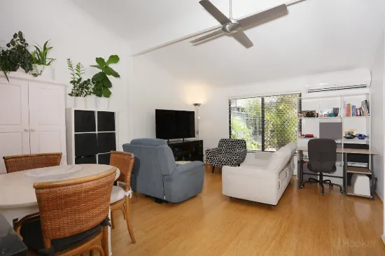 Modern Single-Level Haven: Space, Style & Convenience