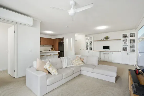 Sell the Car! Smart Investment with an Exceptional Entertainer's Terrace in Robina