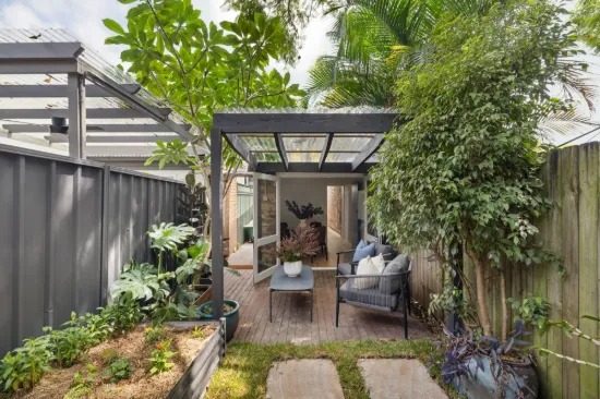 Modernised cottage overlooking green reserve