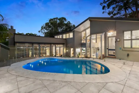 Luxury Home with House & Garden Pedigree, Fronts Blackbutt Reserve