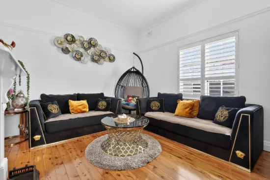 SPACIOUS FAMILY HOME ON A MASSIVE 920SQM BLOCK