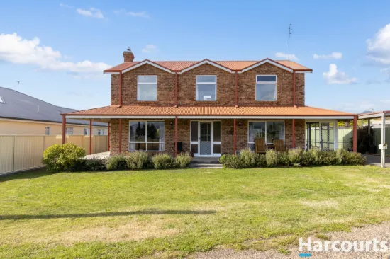Funky Country Living with Iconic Mt Roland Views - Fully Renovated & Ready to Love