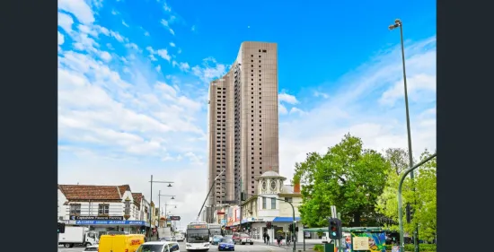 Sky One Level 26 | Luxury One-Bedroom one car park with Iconic City Views