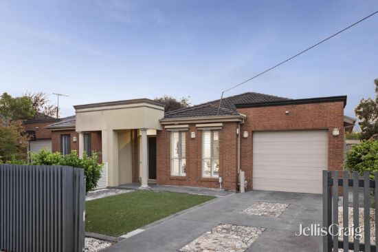 Refined, easy-care living in a lifestyle locale