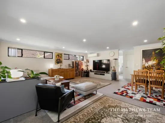 SPACIOUS 3 BEDROOM HOME WITH SOLAR, COURTYARD & DOUBLE GARAGE!